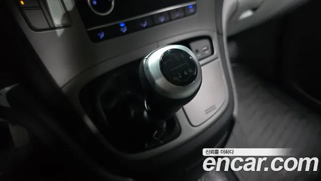 Hyundai Starex 2019 — фото 12