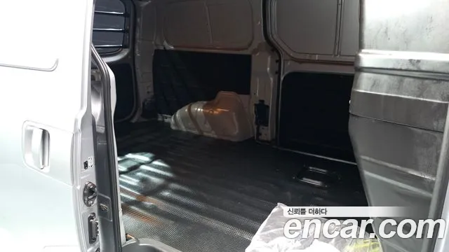 Hyundai Starex 2019 — фото 17