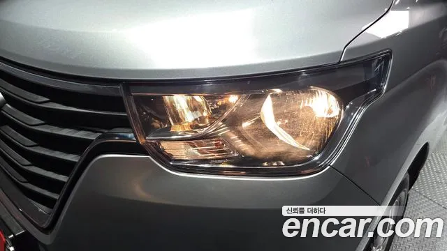 Hyundai Starex 2019 — фото 8