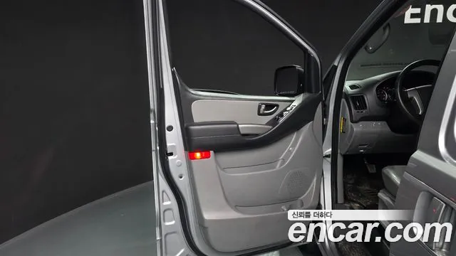 Hyundai Starex 2019 — фото 14
