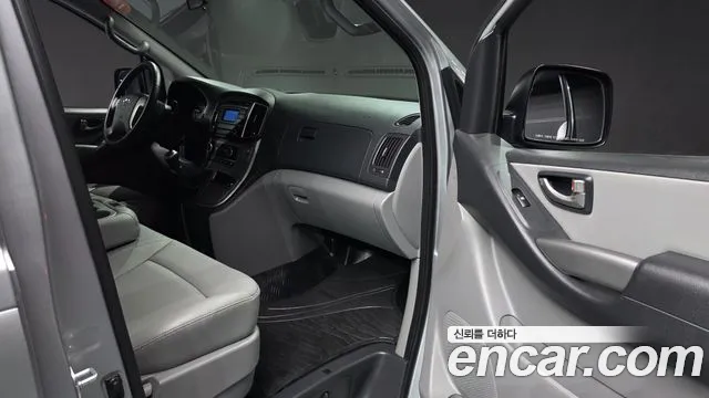 Hyundai Starex 2019 — фото 16