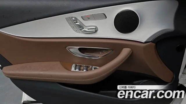 Mercedes-Benz E-Class 2021 — фото 11