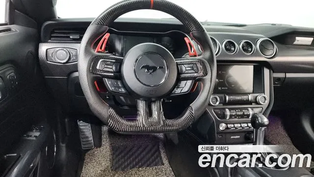 Ford Mustang 2018 — фото 19
