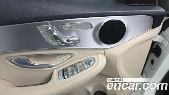 Mercedes-Benz C-Class 2017 — фото 17