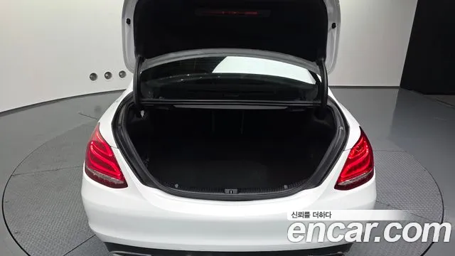 Mercedes-Benz C-Class 2017 — фото 19
