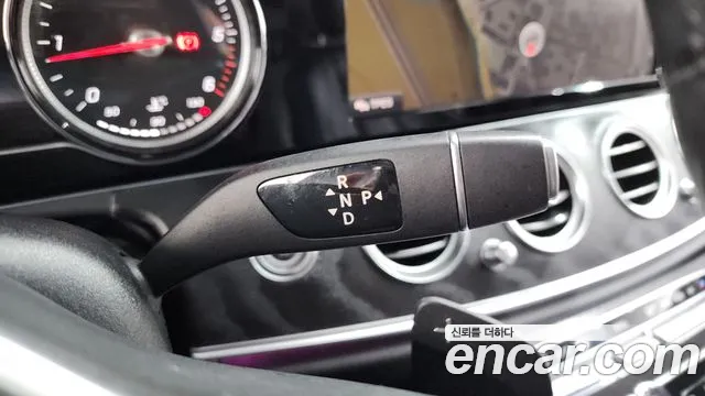 Mercedes-Benz E-Class 2019 — фото 12