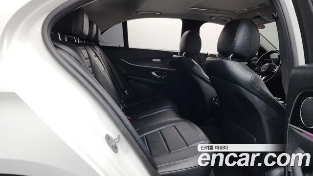 Mercedes-Benz E-Class 2019 — фото 17
