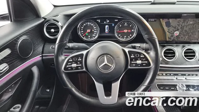 Mercedes-Benz E-Class 2019 — фото 19