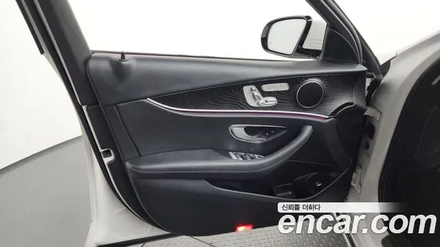 Mercedes-Benz E-Class 2019 — фото 14