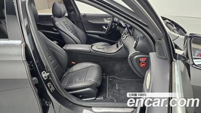 Mercedes-Benz E-Class 2022 — фото 13