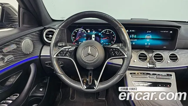 Mercedes-Benz E-Class 2022 — фото 18