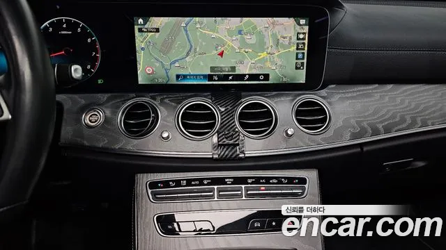 Mercedes-Benz E-Class 2022 — фото 19