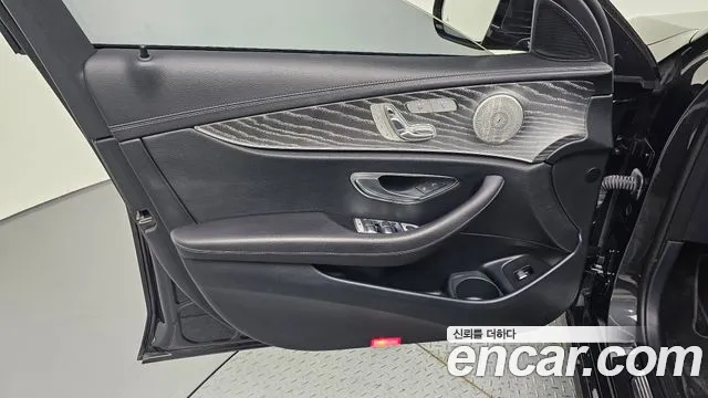 Mercedes-Benz E-Class 2022 — фото 14