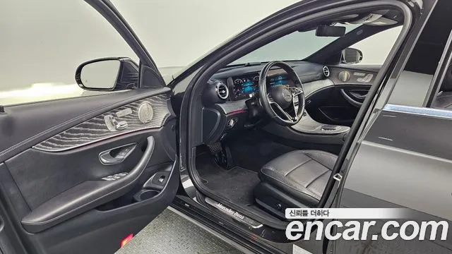 Mercedes-Benz E-Class 2022 — фото 16