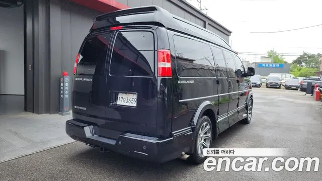 Chevrolet Express Van 2017 — фото 2