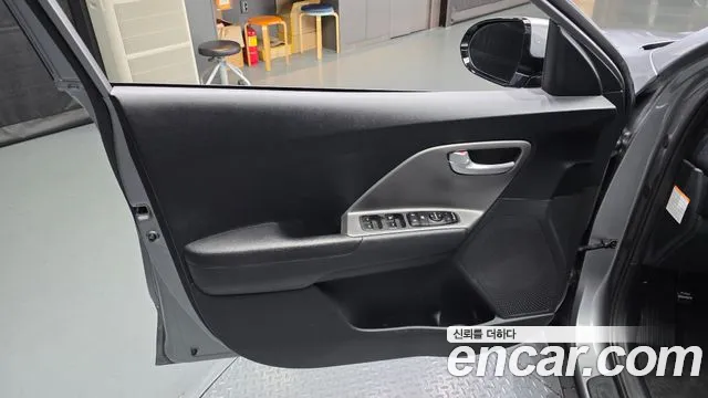 Kia Niro 2022 — фото 10