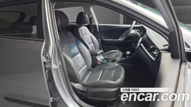 Kia Niro 2022 — фото 12