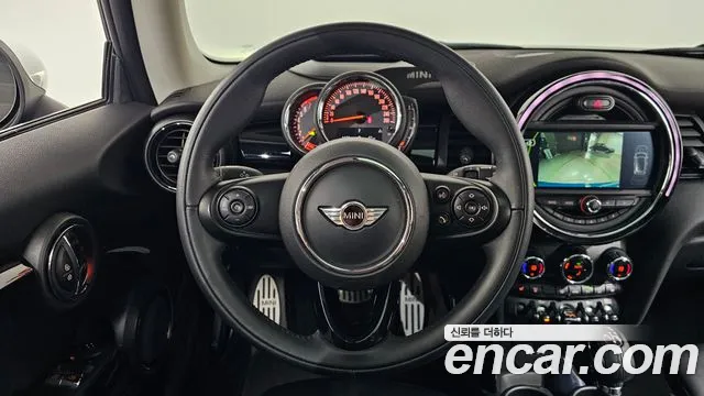 Mini Cooper 2018 — фото 18