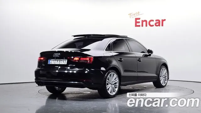 Audi A3 2018 — фото 2