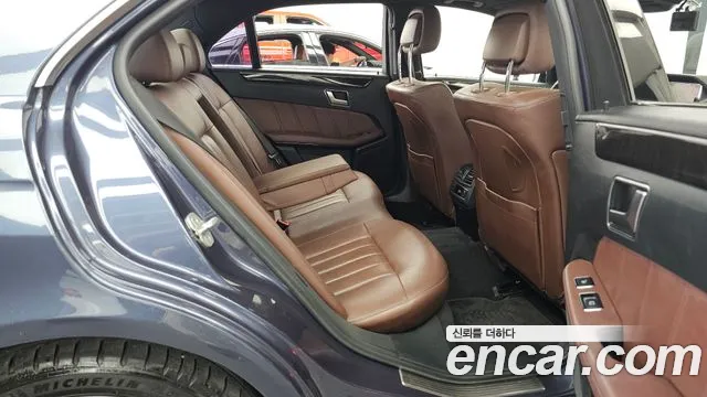 Mercedes-Benz E-Class 2015 — фото 12
