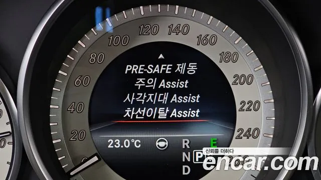 Mercedes-Benz E-Class 2015 — фото 16