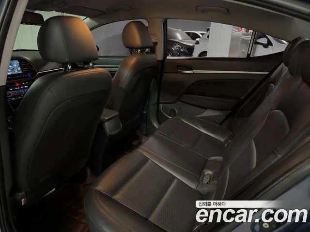 Hyundai AVANTE 2019 — фото 16
