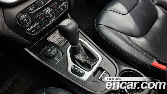 Jeep Cherokee 2017 — фото 9