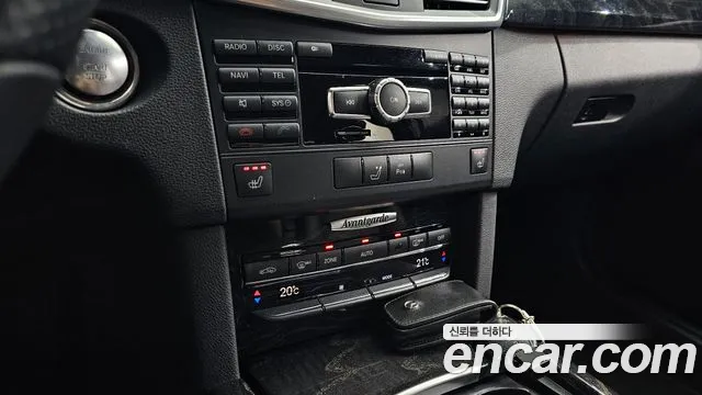 Mercedes-Benz E-Class 2013 — фото 16