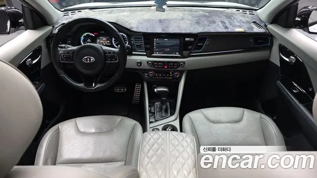 Kia Niro 2018 — фото 10