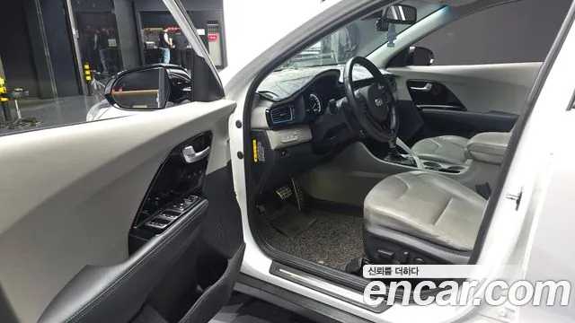 Kia Niro 2018 — фото 13