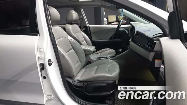 Kia Niro 2018 — фото 17