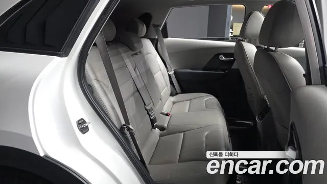 Kia Niro 2018 — фото 18