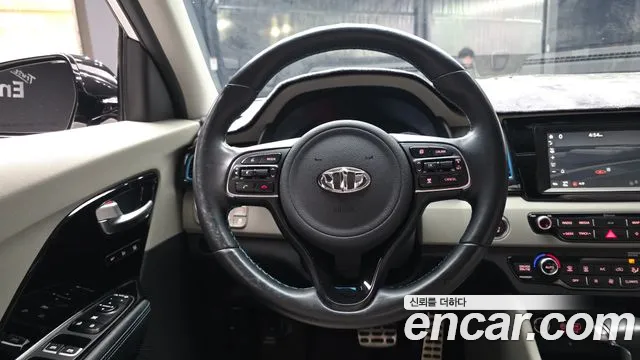 Kia Niro 2018 — фото 19