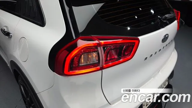 Kia Niro 2018 — фото 9