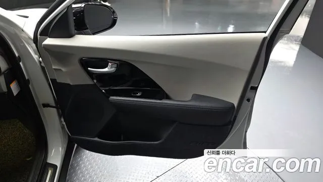 Kia Niro 2018 — фото 14