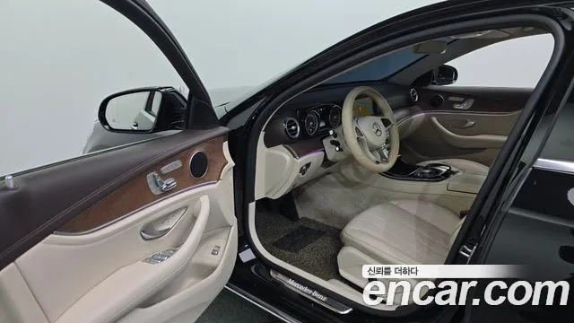 Mercedes-Benz E-Class 2017 — фото 10