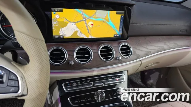 Mercedes-Benz E-Class 2017 — фото 12
