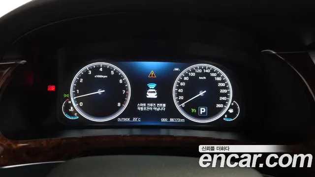 Hyundai Equus 2014 — фото 10