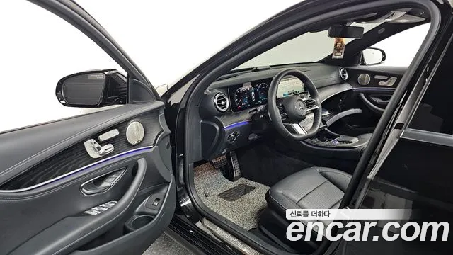 Mercedes-Benz E-Class 2023 — фото 13