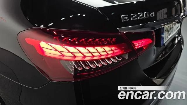 Mercedes-Benz E-Class 2023 — фото 9