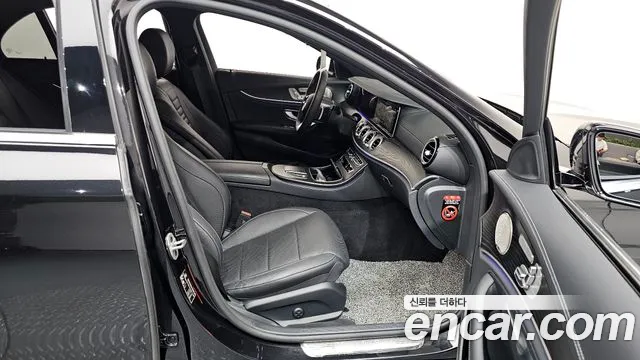 Mercedes-Benz E-Class 2023 — фото 16