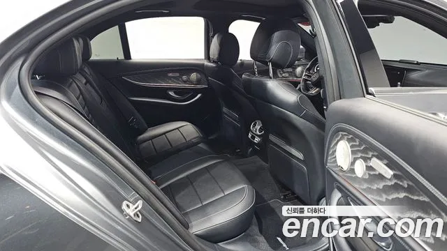 Mercedes-Benz E-Class 2022 — фото 16