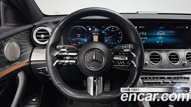 Mercedes-Benz E-Class 2022 — фото 17