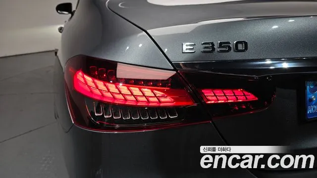 Mercedes-Benz E-Class 2022 — фото 8