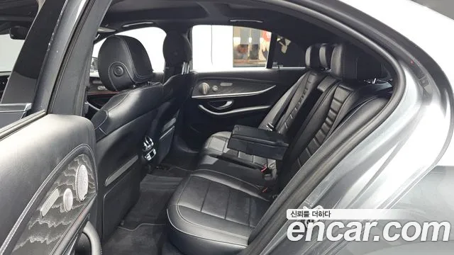 Mercedes-Benz E-Class 2022 — фото 15