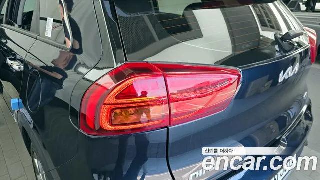 Kia Niro 2022 — фото 9