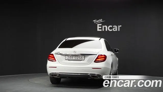 Mercedes-Benz E-Class 2017 — фото 4