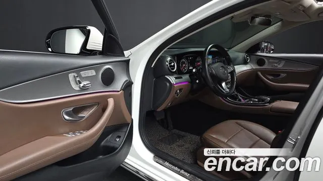Mercedes-Benz E-Class 2017 — фото 11