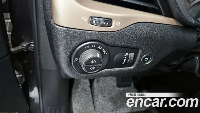 Jeep Cherokee 2016 — фото 16