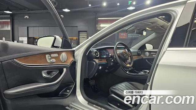 Mercedes-Benz E-Class 2018 — фото 12